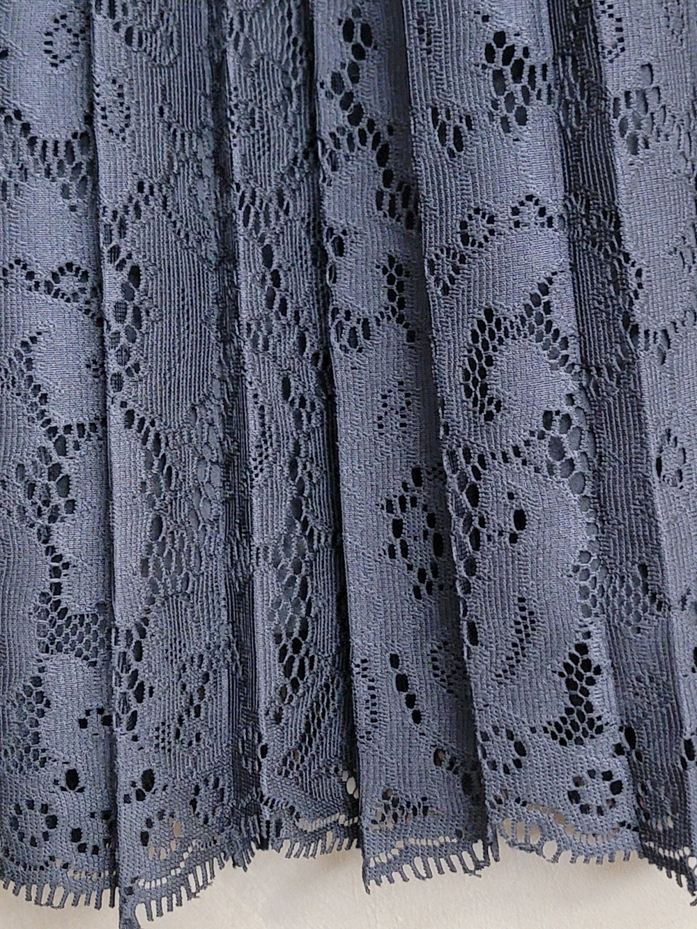 Ann Taylor Navy Lace Pleated Midi Skirt Size 6 - Picture 3 of 5